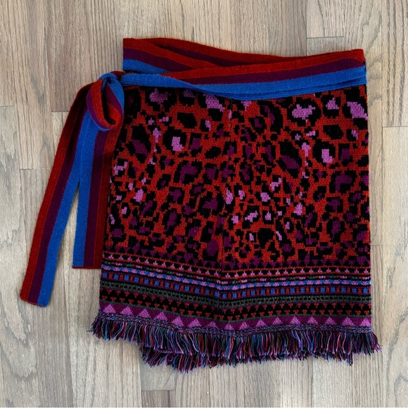 FARM Rio NWT Red Ainika Tapestry Sweater Skirt - Picture 5 of 8